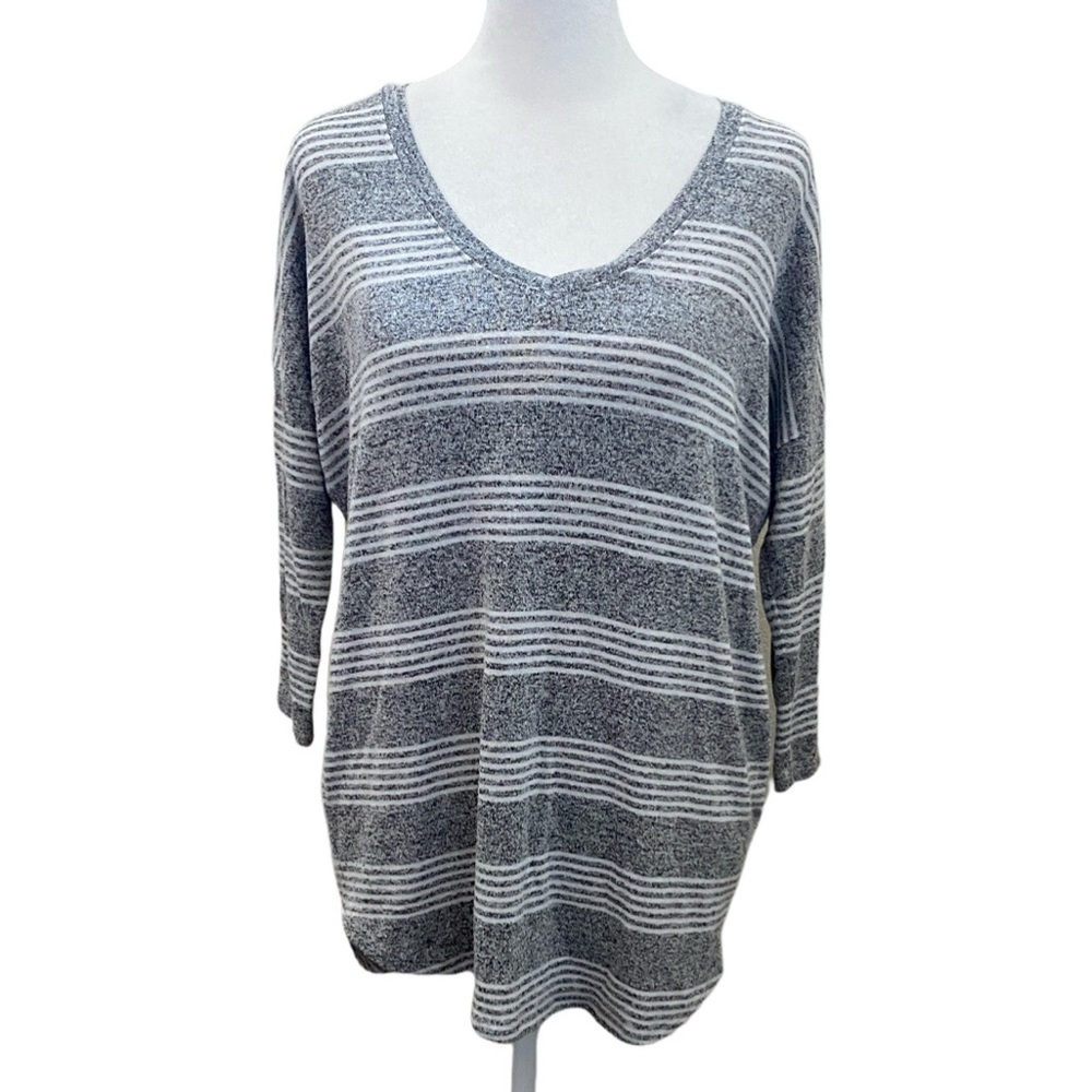 Market & Spruce Striped V-Neck Sweater in Gray and White. Size S. Lightweight.